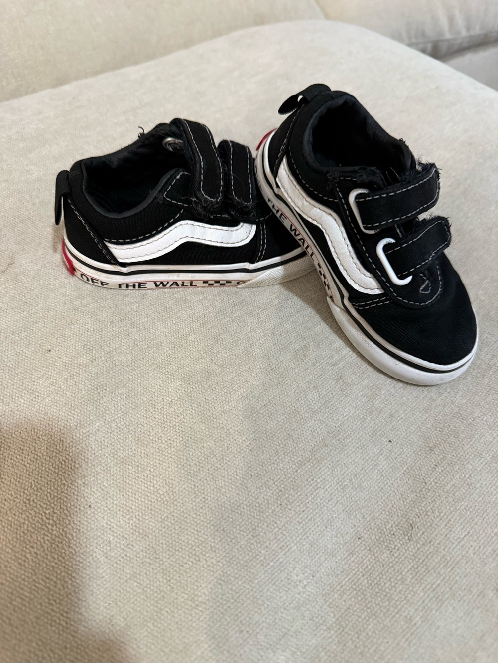 Vans Old Skool V Toddler Sneakers – Size 6 | Black & White